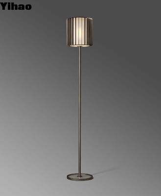 comprare Yihao DUVERNOIS Lampada da pavimento in ottone regolabile in altezza con lampadina E12 per illuminazione di ufficio moderna fabbricazione online