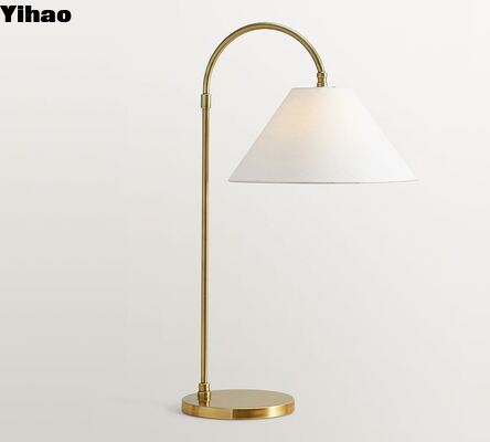 comprare Lampada da tavolo a LED a corpo di ottone con ombra di lino e luce bianca calda 2700K per il soggiorno fabbricazione online