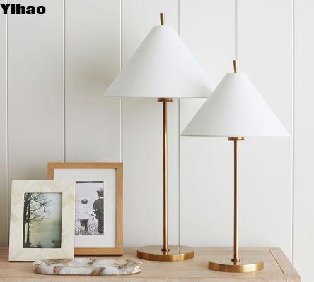 comprare Lampada da tavolo in ottone moderna con ombra di lino per uso in soggiorno e a letto fabbricazione online