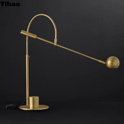 comprare Yihao Classic Modern Copper Body Lampada da scrivania a LED con luce bianca calda 2700K e base E14 per la decorazione domestica fabbricazione online