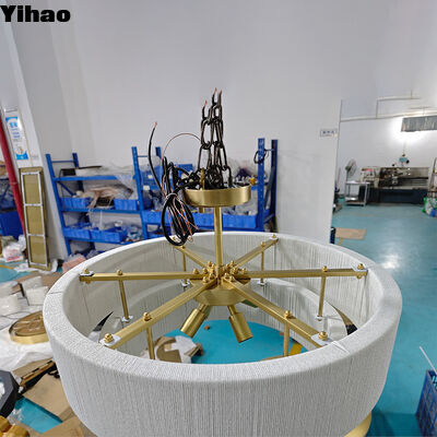 comprare Corpo di ottone puro fatto a mano Luce candelabro con ombra di tessuto per soggiorno e hotel fabbricazione online