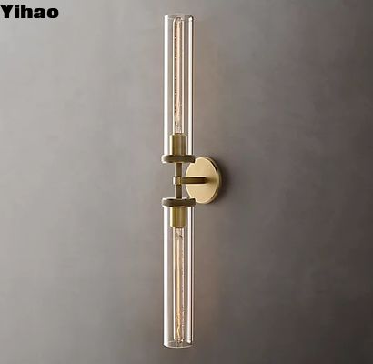 Lampade da parete decorative in ottone facili da installare con il metodo a vite