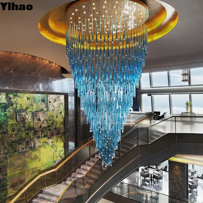 Candelabro montato al soffitto per l' atrio dell' hotel