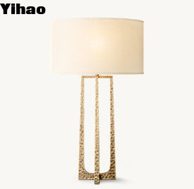 Lampade da tavolo da letto a base di ferro martellato da 150w con caricabatterie wireless