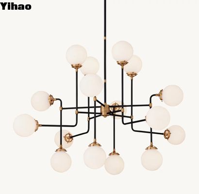 Candelabro in ottone classico con compatibilità E27 e design elegante