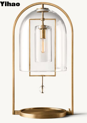 Contemporaneo fulcro pendente lampadario con finitura in ottone e accenti di cristallo