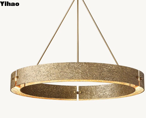 Elegante candelabro a soffitto di cristallo montato in cromo lucido