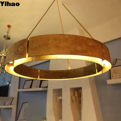 Candelabro lineare in corpo di ottone con LED bianco caldo 3500K e angolo di raggio di 110° per soggiorni moderni