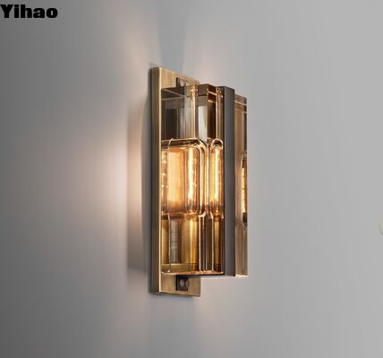Yihao Luxury Modern Brass Wall Lamp con sorgente luminosa a LED per decorazioni alberghiere