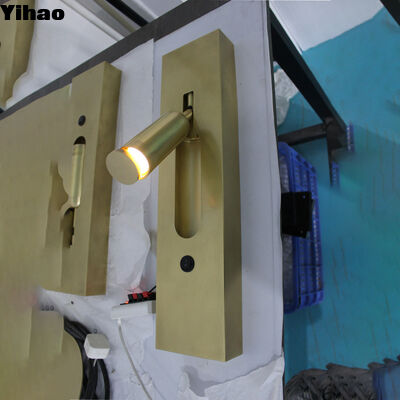 Lampada da parete in ottone moderna con luce bianca calda 3500K per soggiorni e alberghi