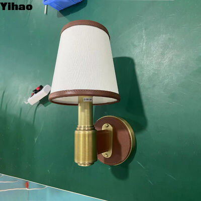 Lampada da parete di rame moderna con luce bianca calda 2700K per salotto e arredamento alberghiero