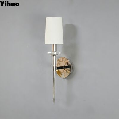 Lampada da parete in ottone classica con luce bianca calda di 2700K e durata di vita di 30000 ore per la decorazione moderna